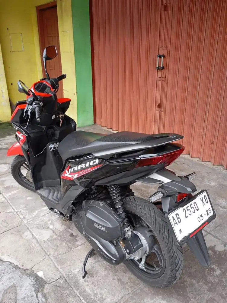 Dijual vario 2024 merah hitam 125cc