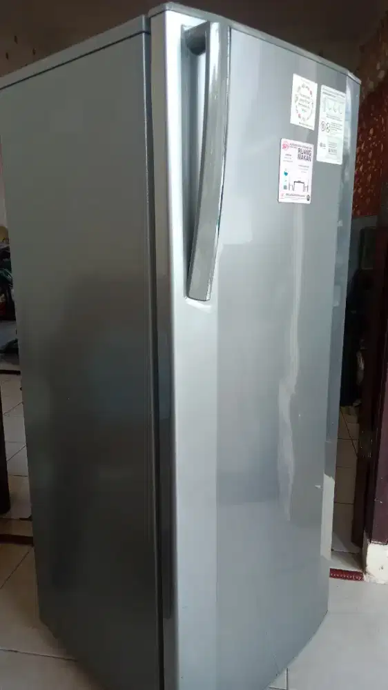 Jual Cepat Aja Dibawah Harga Freezer LG-6Rak Plus Rak bawah 95% Dingin