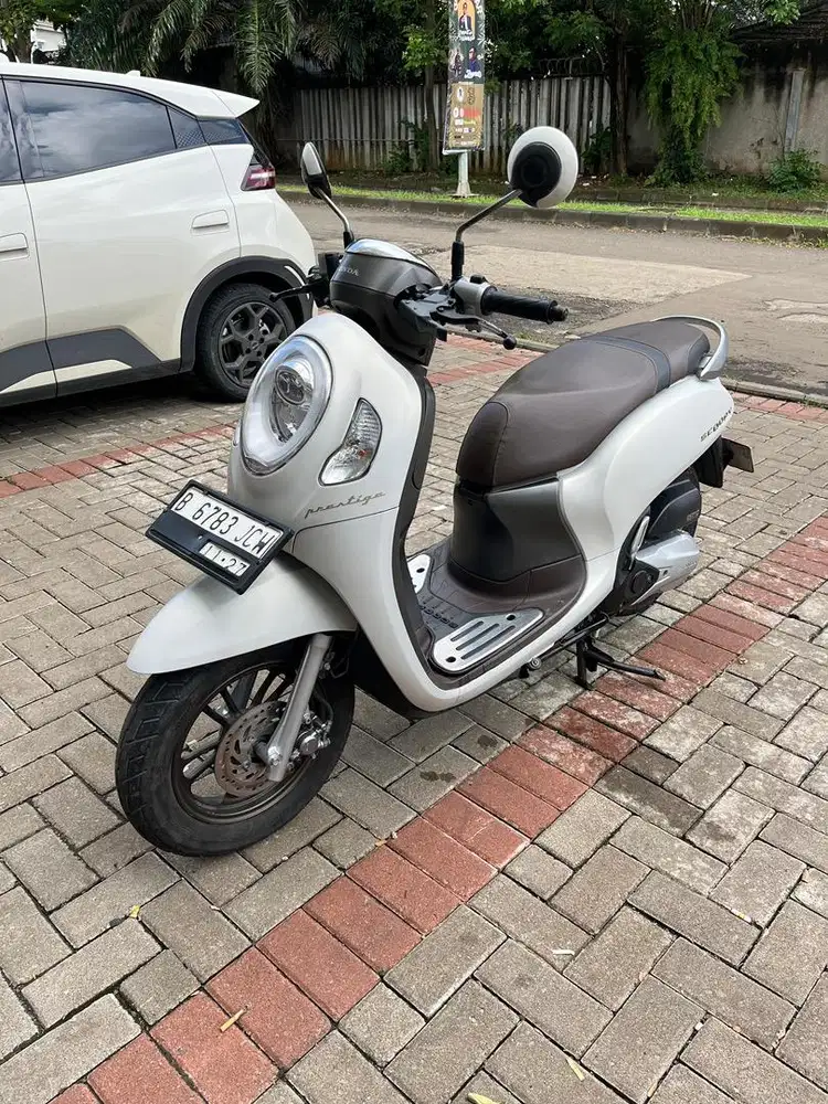 Scoopy Prestige Keyles Putih Doff