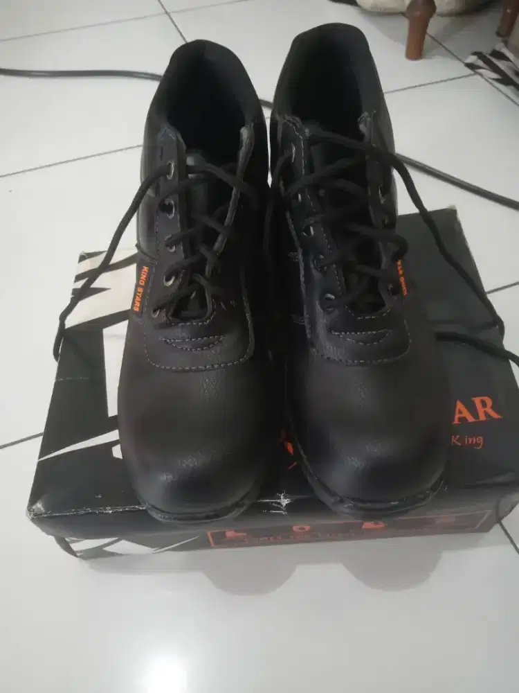Sepatu safety merk Kingstar, masih baru belum dipakai