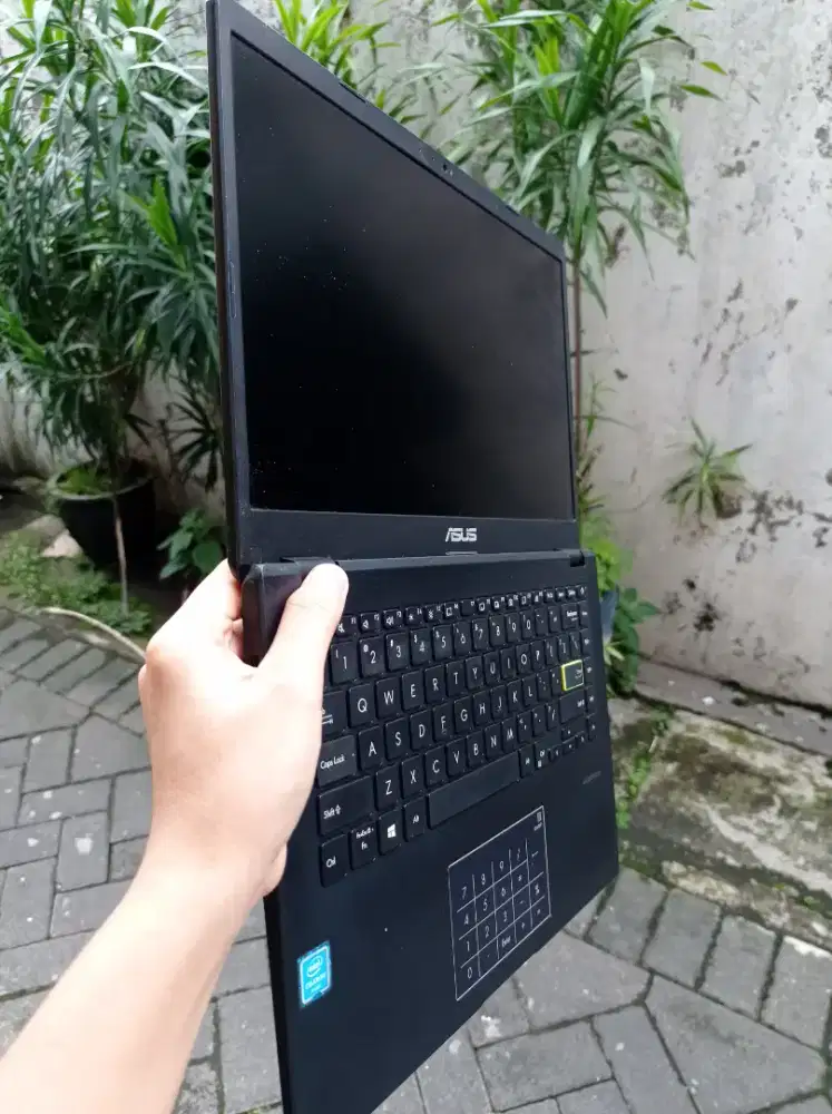 Laptop Asus Muluss Slim