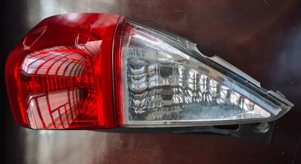 STOPLAMP BELAKANG (KANAN) INNOVA REBORN ORIGINAL