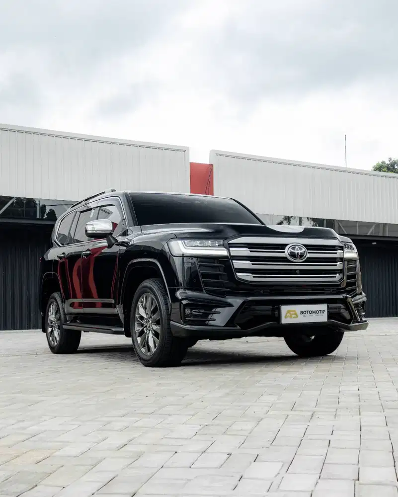 Toyota Land Cruiser 300 VX-R 4x4 AT