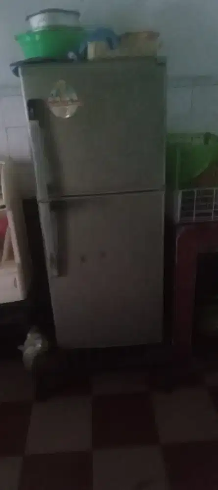 Jual kulkas mati 2 pintu merk heier kondisi sesuai foto