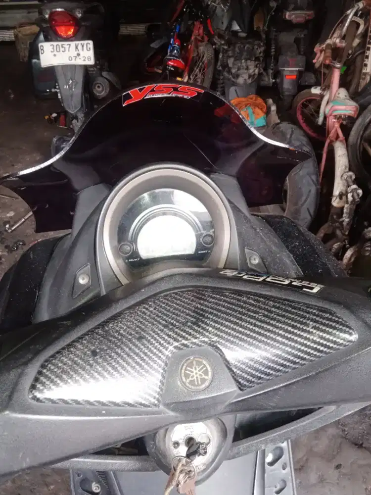 Yamaha nmax  hitam