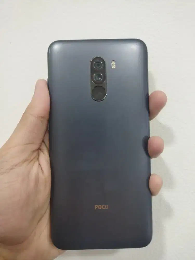 poco F1 6/64 mulus second  black