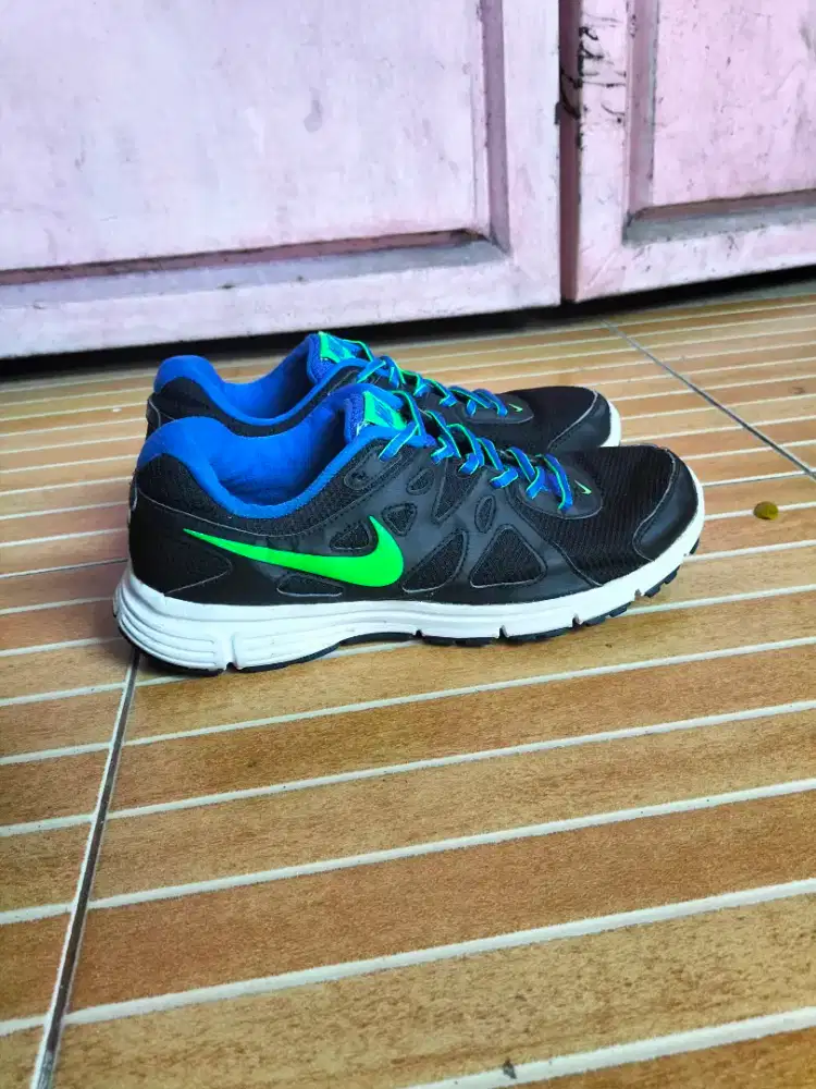 Nike revolution 2 uk.42,5