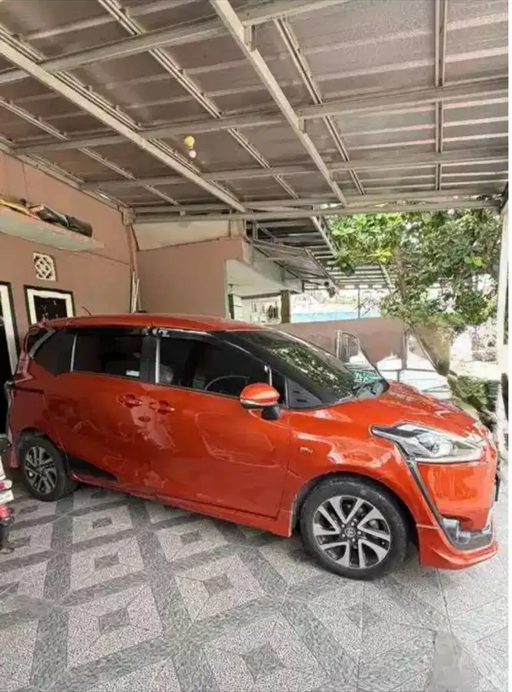 Toyota sienta tipe tertinggi Q Matic