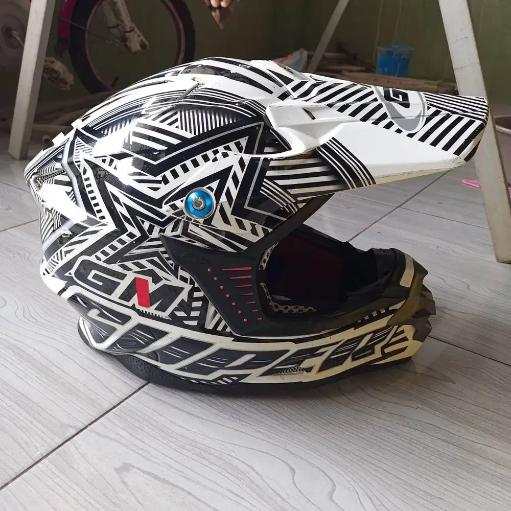 Helm kros GM super cross ukuran L
