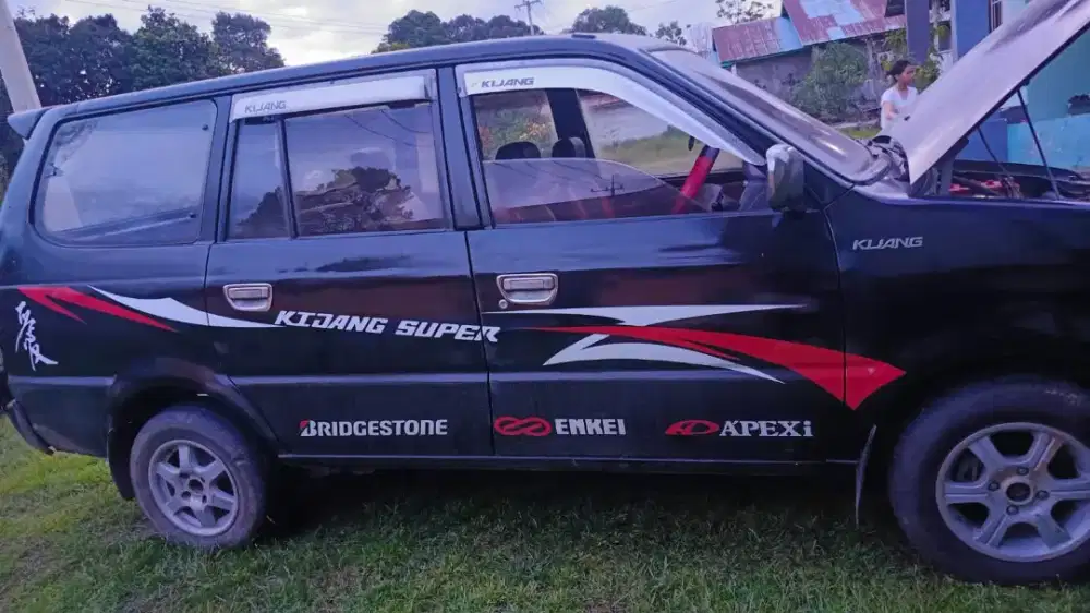 Kijang Long 2002 (Pemakaian Pribadi Harga Nego)