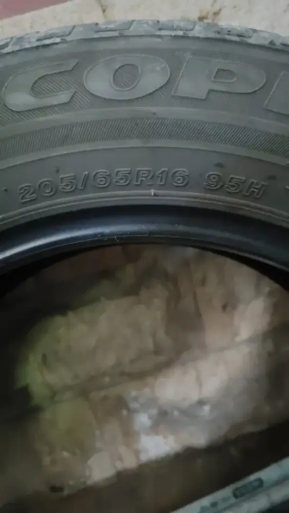 Ban Bridgestone Ecopia bekas innova R16