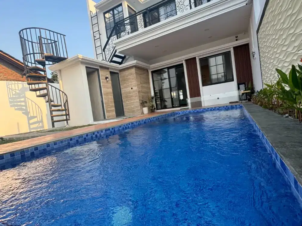 RUMAH 2 LANTAI SLEMAN JL WATES FASILITAS LENGKAP ADA KOLAM PRIBADI