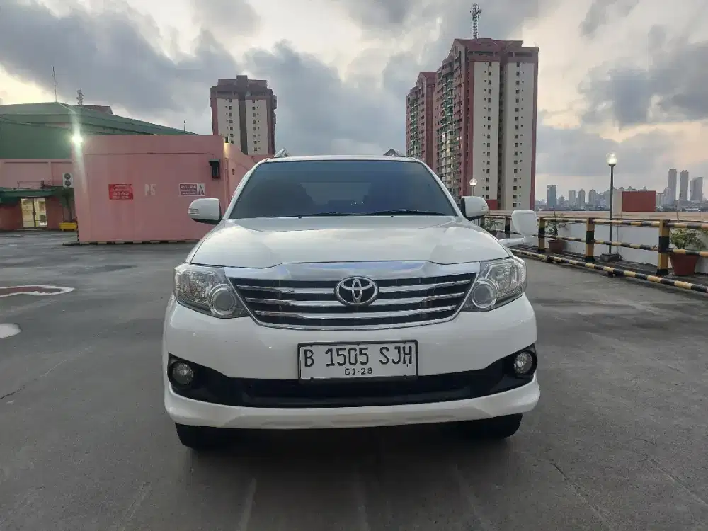 Toyota Fortuner 2.7 V 4X4 AT 2013