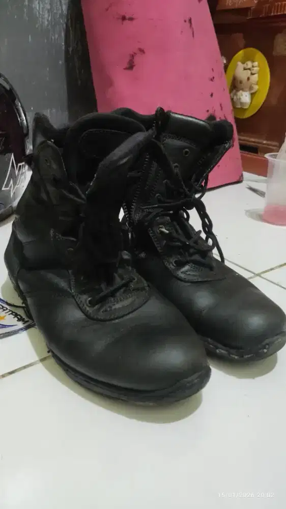 Misi mau jual sepatu PDL Satpam msh layak pakai ukuran 43 bahan kulit