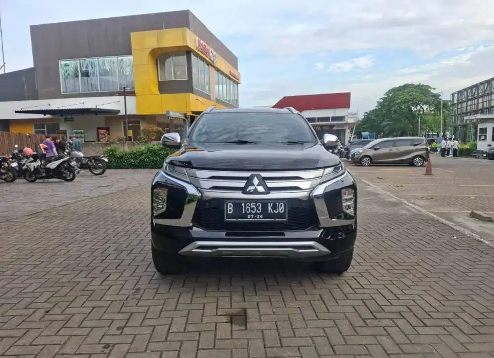 MITSUBISHI PAJERO SPORT DAKAR AT 2021 LOW KM