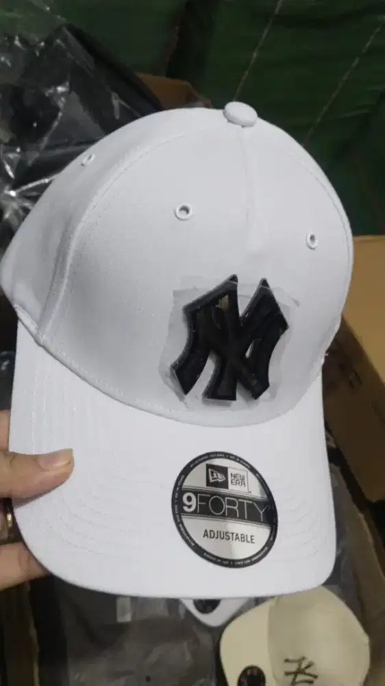 Caps NY White Plat Besi