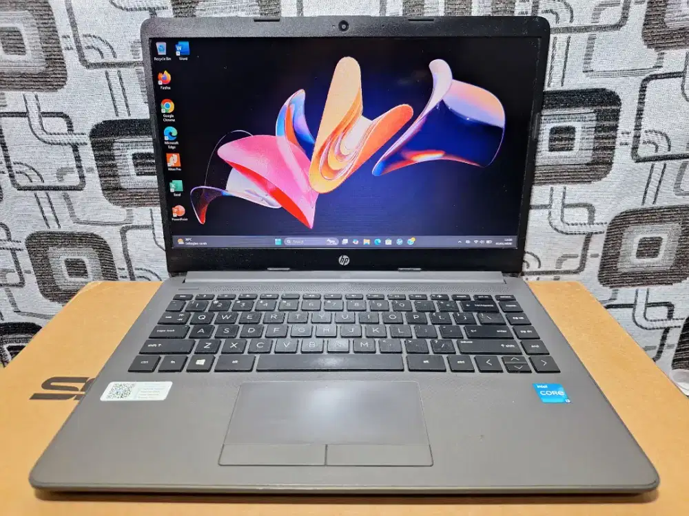 Laptop Hp 240 G8 Core i3 gen 11 ram 8gb SSD slim bazelless batre awet