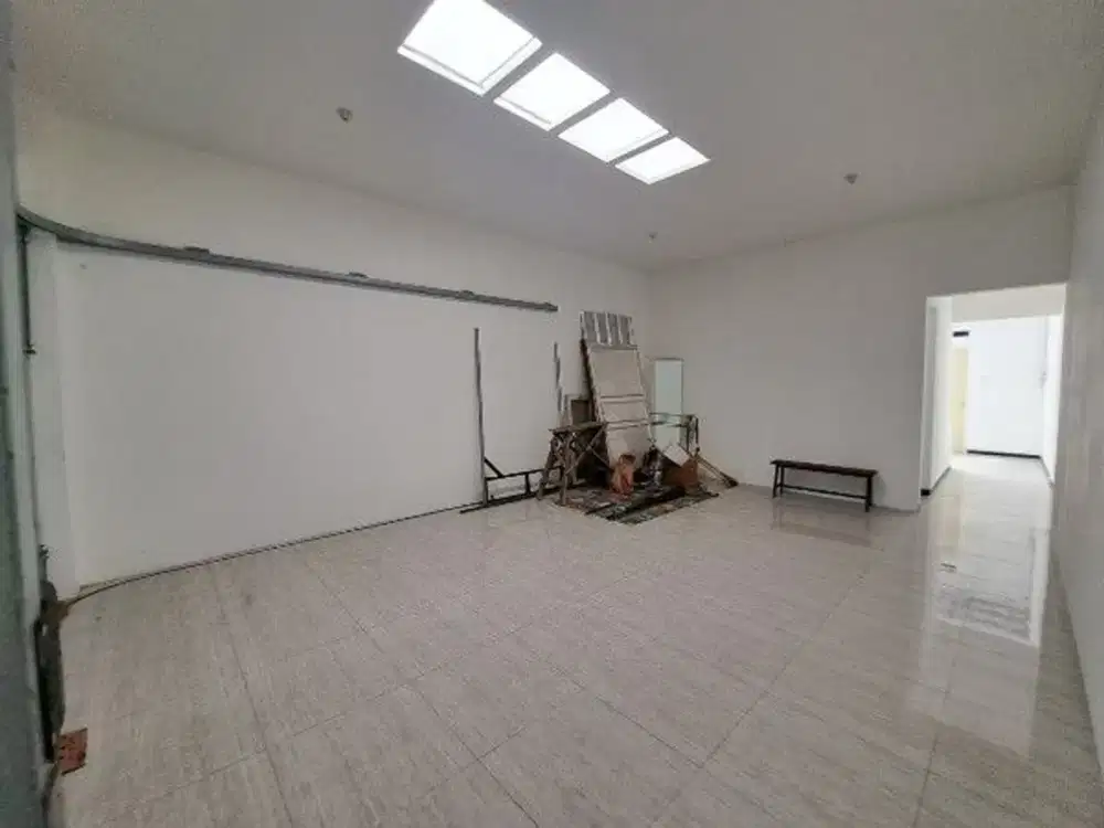 Disewakan Ruko Main Road Antapani, 2 Ruko rendeng bisa sewa 1 atau 2. Cocok untuk tempat usaha dan kantor Ref.05220