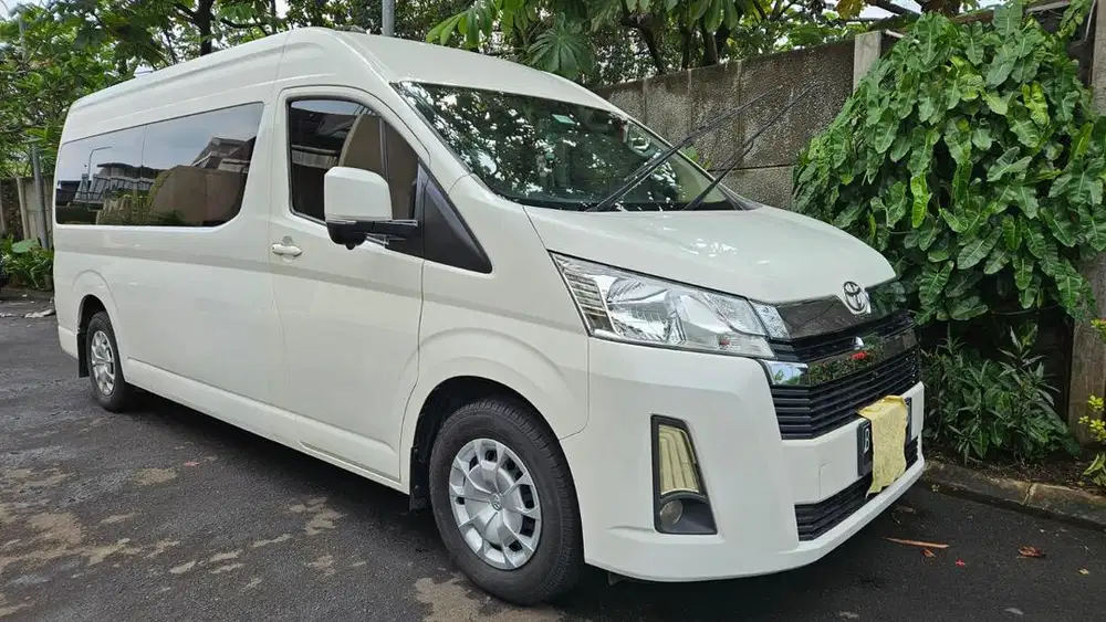 Toyota Hi Ace Premio 2.8 MT Luxury Interior 2021