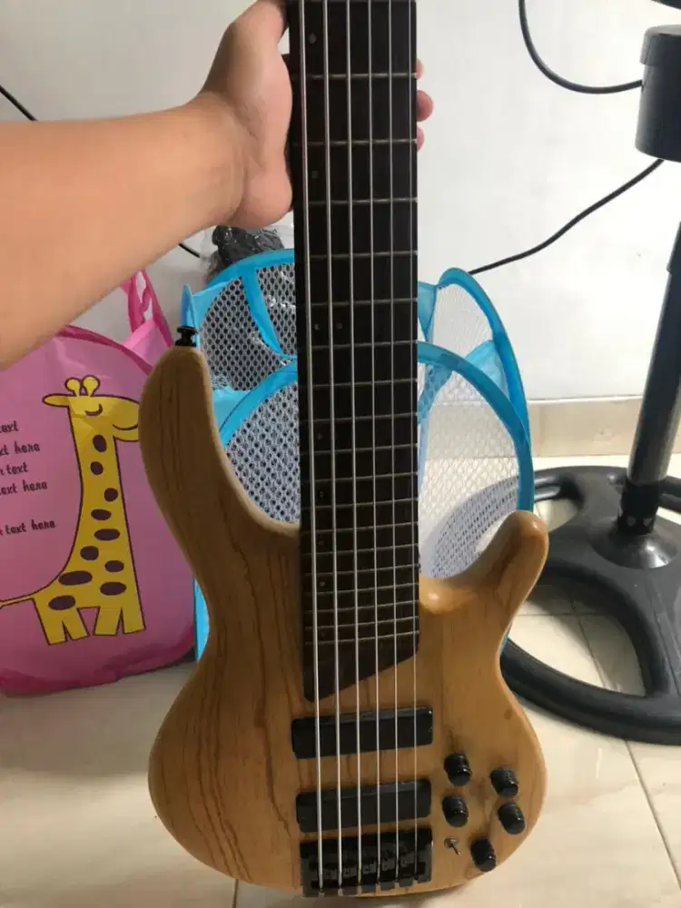 Cort B6 Plus Action Series