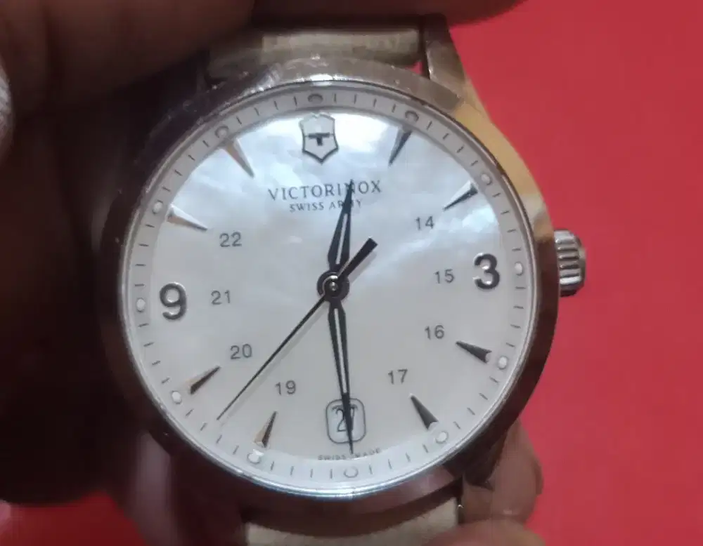 Jam Tangan Wanita Victorinox Pearl Dial