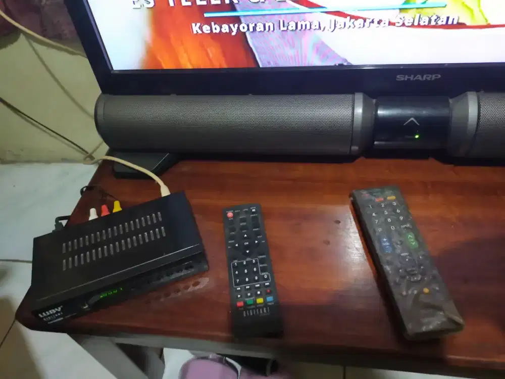 Tv Sharp 32 inch + meja + STB