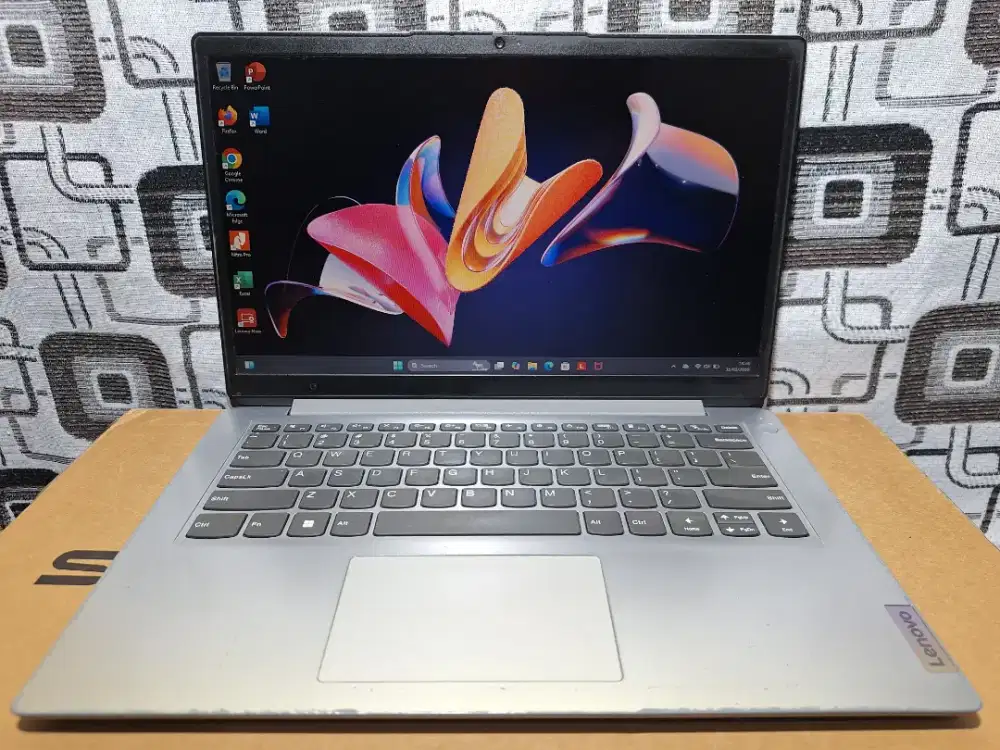 Laptop Lenovo ideapad Ryzen 3 SSD slim bazelless batre awet mantap