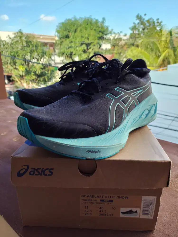 Asics Novablast 4 Lite Show