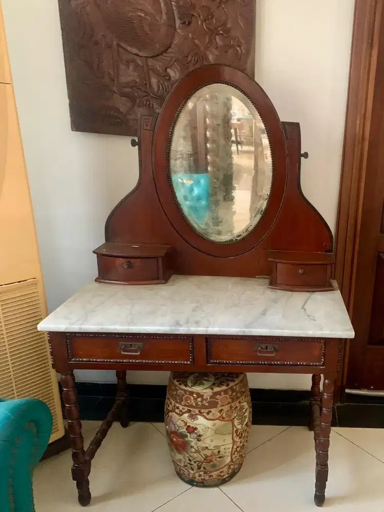 Dijual Meja Rias Antik