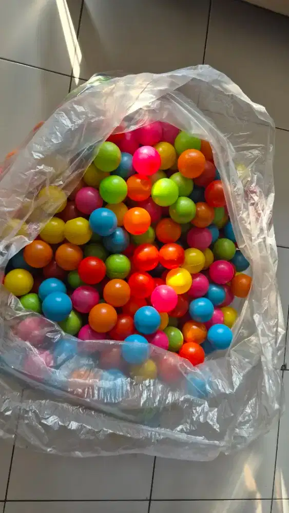 Bola Warna Warni Mandi Bola