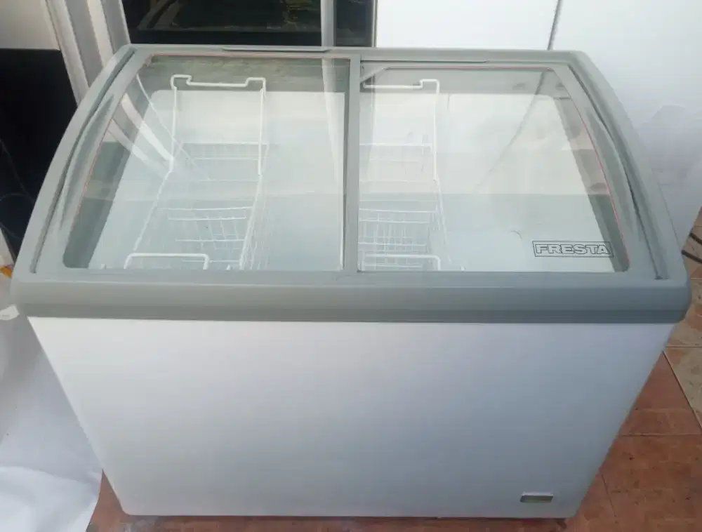FREEZER SLIDING FRESTA 298 LITER NORMAL BEKU MAKSIMAL/ NETT