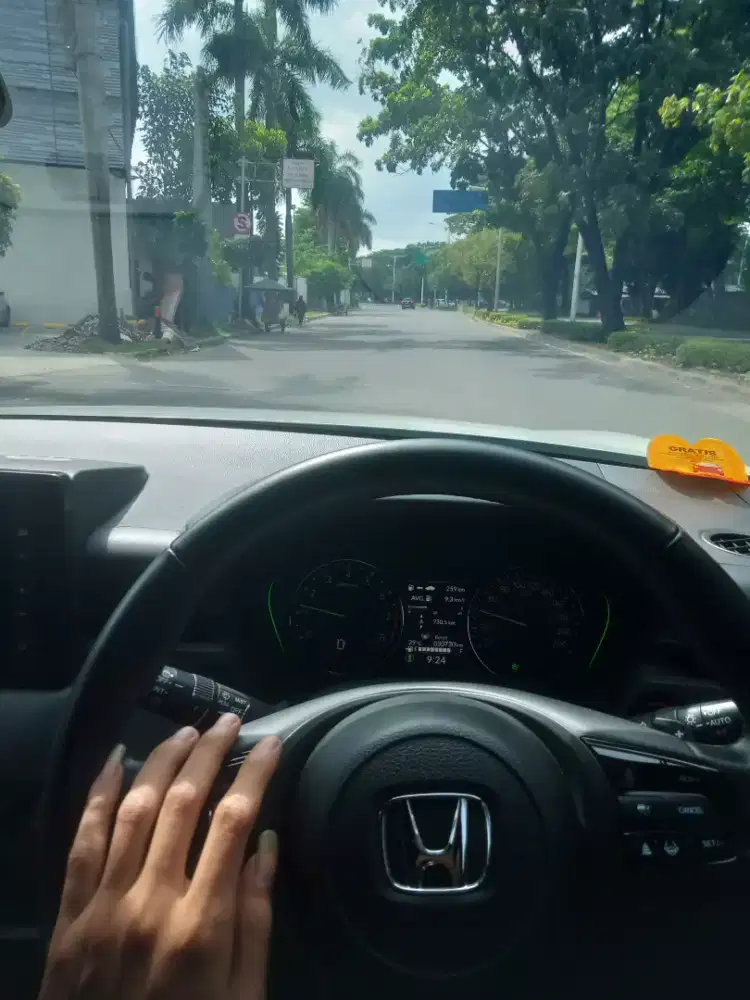 MENCARI LOWONGAN PEKERJAAN SUPIR