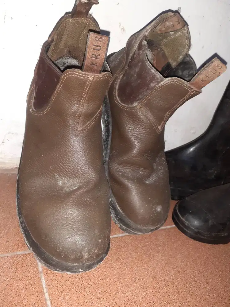 Sepatu savety CRUSHER