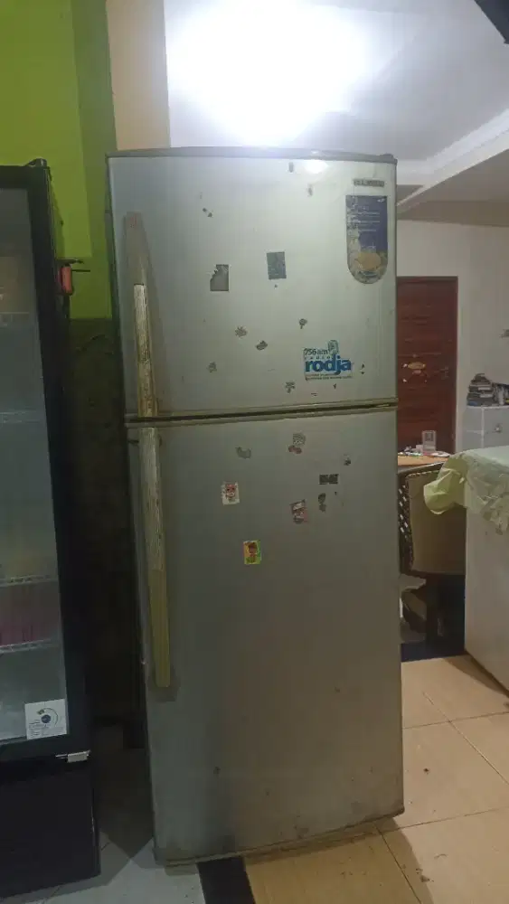 Jual kulkas 2 pintu bekas