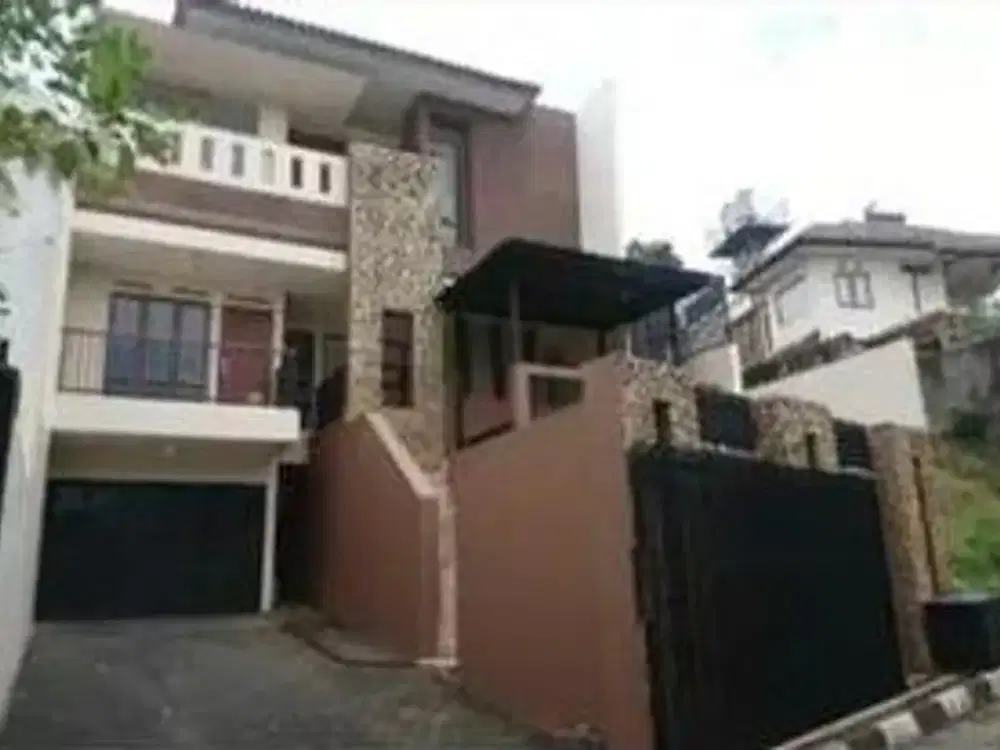 Jual Rumah 3 LANTAI LUAS di Setiabudi setia Budi Bandung Utara harga MURAH