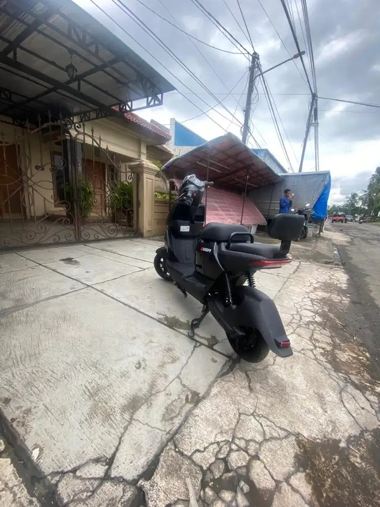 Sepeda listrik uwinflay