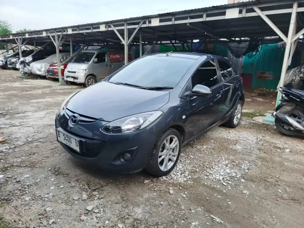 Mazda 2 S MT tahun 2012 Abu Abu Metalik