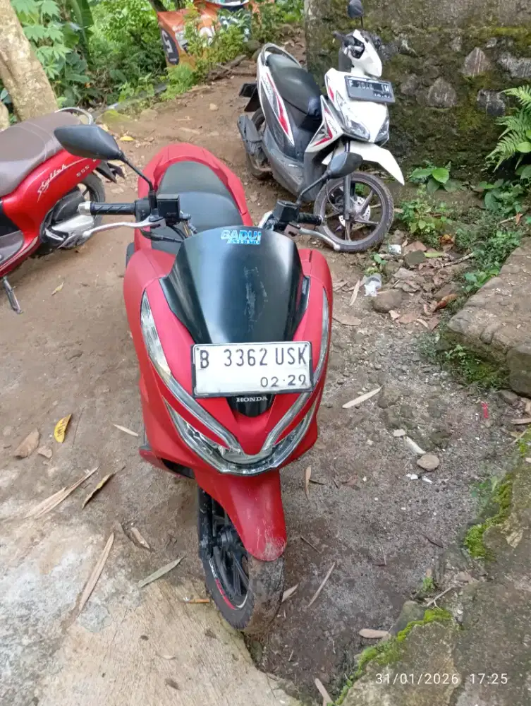 Dijual Honda pch THN 2019 warna merah barang istimewa
