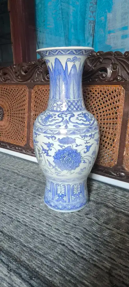 Guci Trumpet Vase motif bunga peony (guci antik)