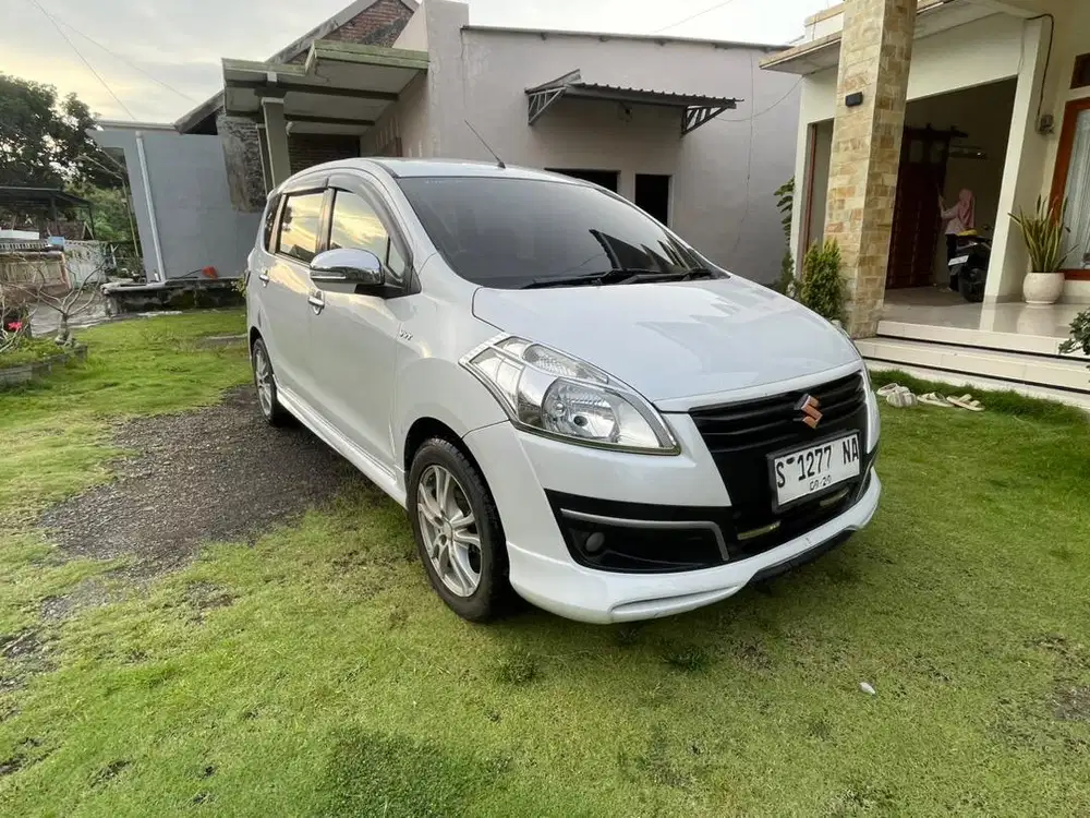 Ertiga Sporty Putih 2015 MT