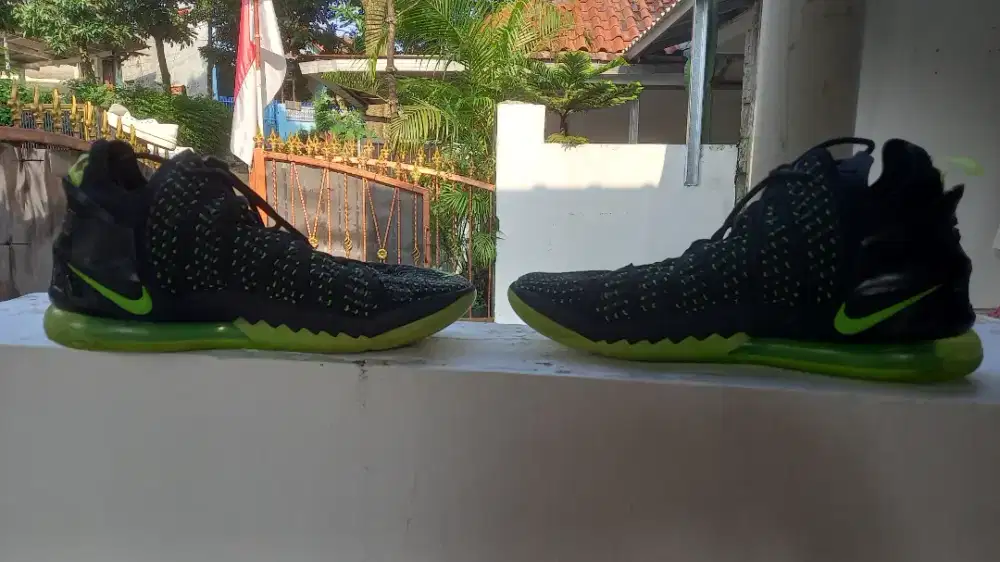 Lebron james sepatu basket size 46/30