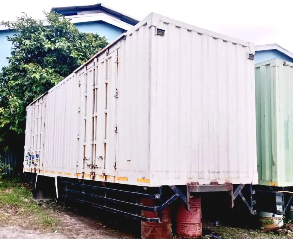 Box besi tronton 6x2 UD Trucks Quester Nissan mercedes benz Axor Bok