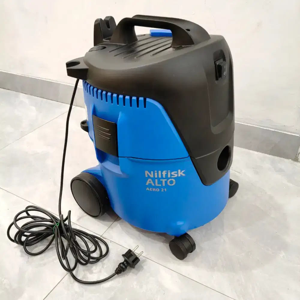 NILFISK AERO 21-01 Vacuum Cleaner Dry and Wet Cap 30 Liter