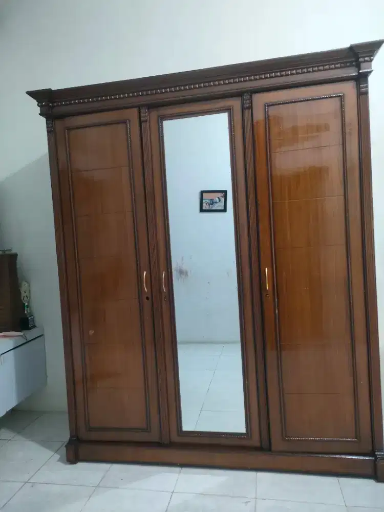 LEMARI 3 PINTU MEWAH