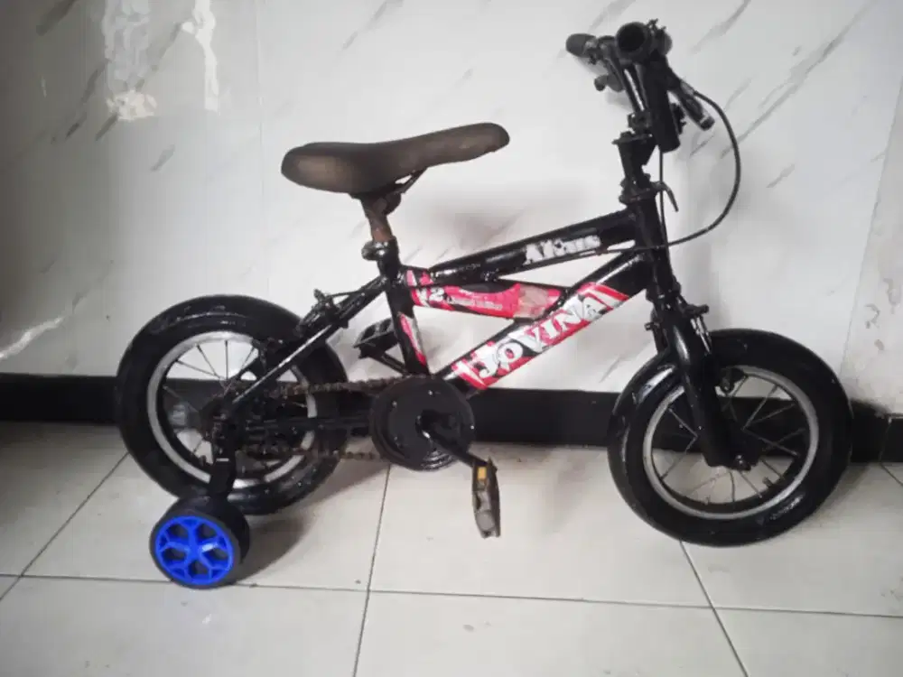 Sepeda anak kecil uk12