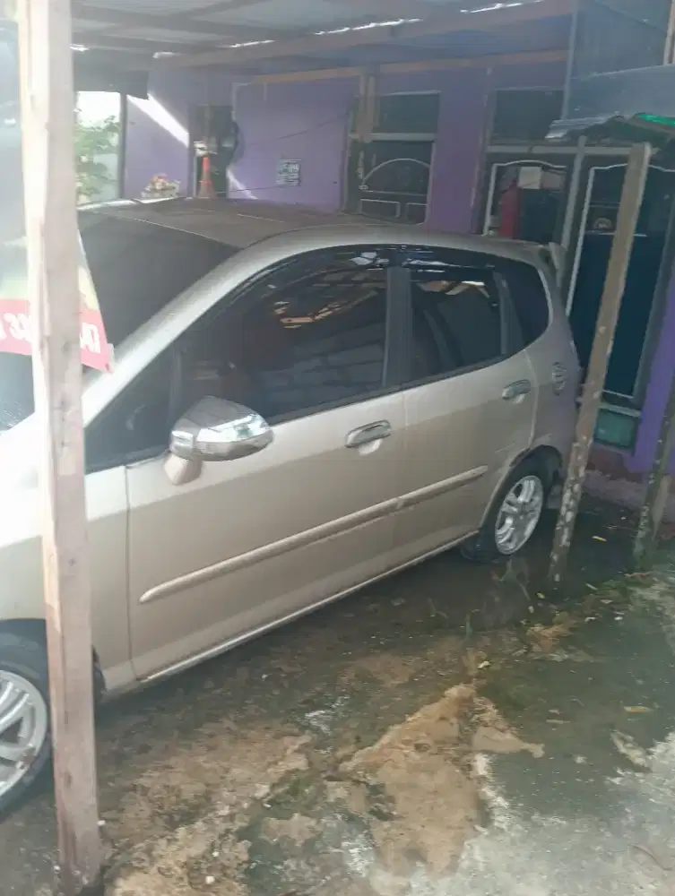 Jual mobil Honda jazz idsi THN 2004