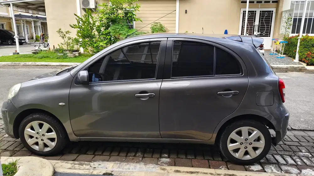 Nissan March 2012 Bensin