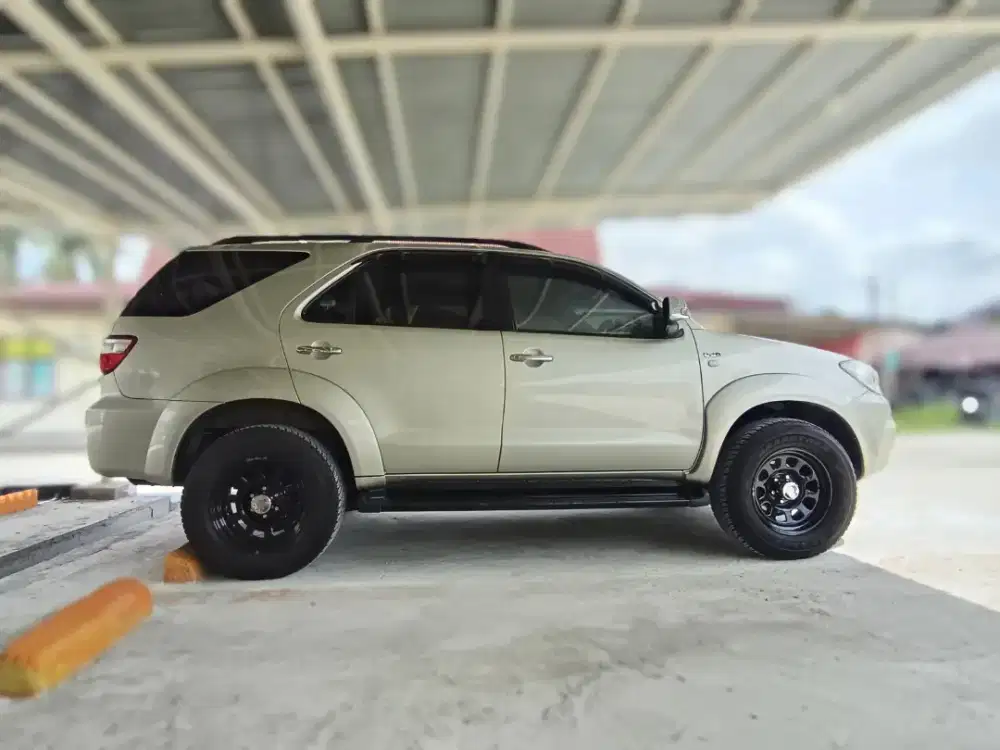 Dijual Toyota Fortuner diesel 2011