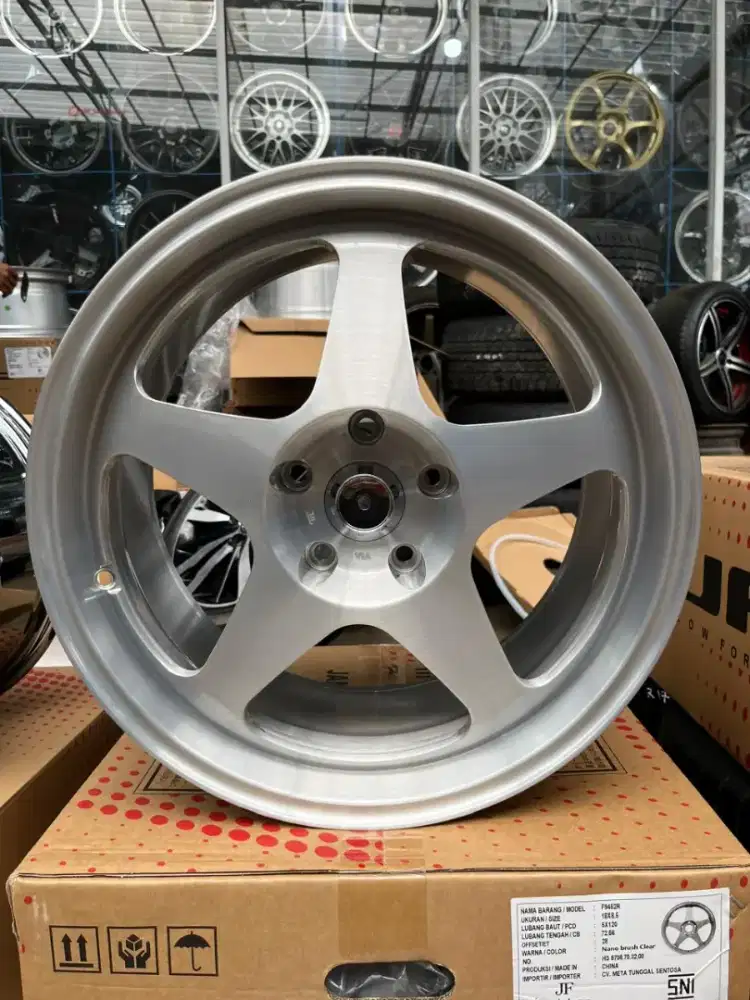 Spoon evo regamaster ring 18 lebar 8,5-9,5 pcd 5x120 ET 28-32 brush