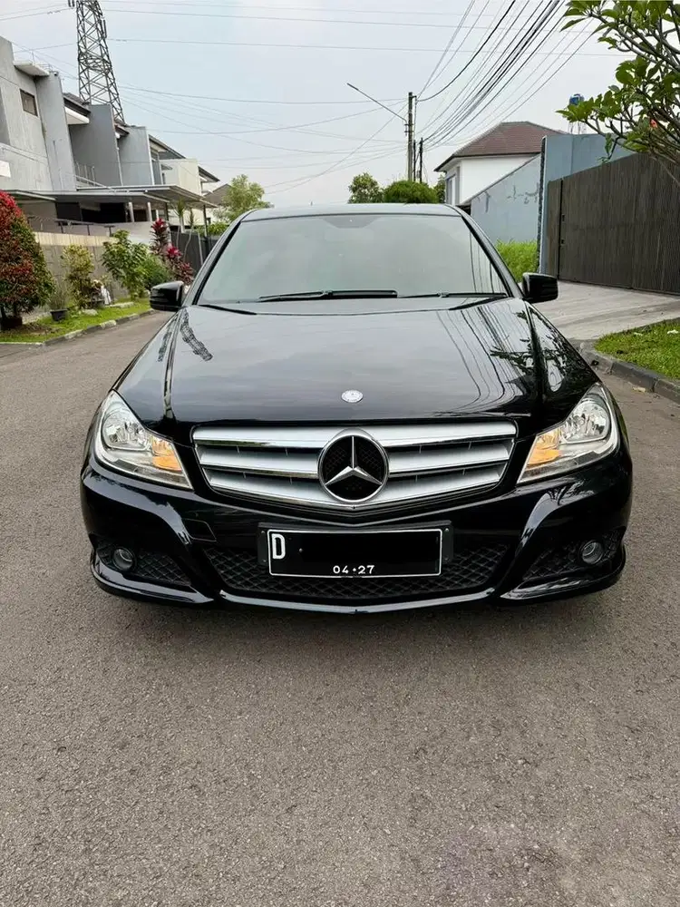 Antik!!! C 200 Classic 2013 Hitam Low KM